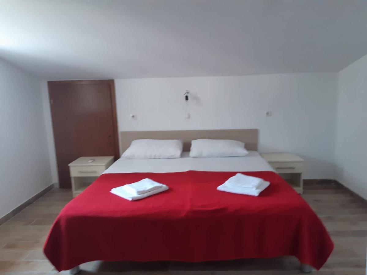 Apartmani I Sobe Grga Starigrad Paklenica Eksteriør bilde