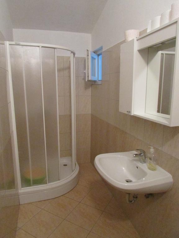 Apartmani I Sobe Grga Starigrad Paklenica Rom bilde