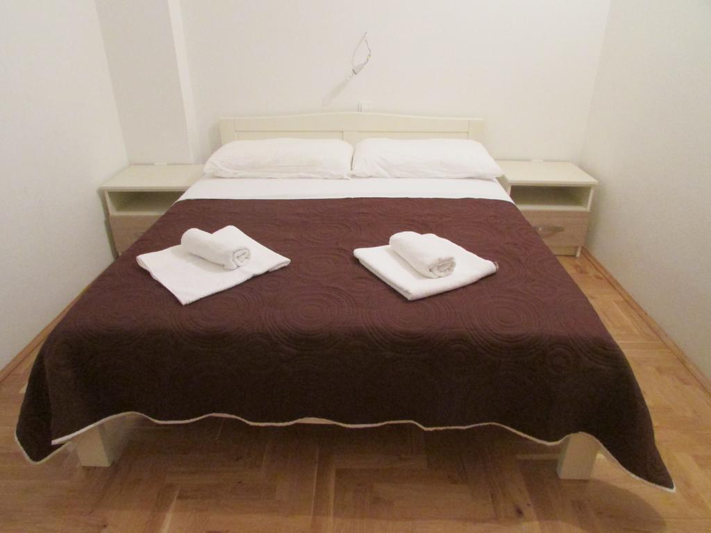 Apartmani I Sobe Grga Starigrad Paklenica Rom bilde