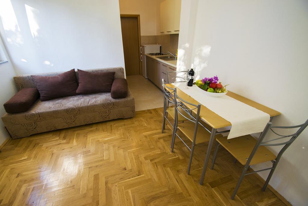 Apartmani I Sobe Grga Starigrad Paklenica Eksteriør bilde